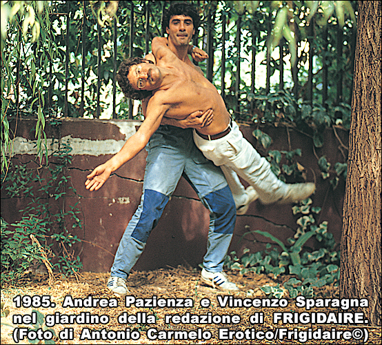 Andrea Pazienza e Vincenzo Sparagna. Foto del 1985, nel giardino della redazione di FRIGIDAIRE