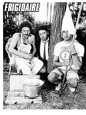 Vincenzo Sparagna, Stefano Tamburini e Andrea Pazienza nella redazione di FRIGIDAIRE nel 1985. A FRIGOLANDIA, in Umbria, il Museo dell'Arte Maivista di FRIGIDAIRE, movimento artistico inventato da Vincenzo Sparagna e Andrea Pazienza nel 1985 su Frizzer, rivista di fumetti ideata e prodotta da Frigidaire. Editoriale di Vincenzo Sparagna, direttore di FRIGIDAIRE e IL NUOVO MALE.