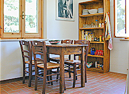 Frigolandia: particolare della cucina della Casa degli Oblò, alloggio dei cittadini di Frigolandia