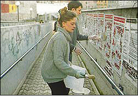 L'affissione dei Metroposter di FRIGIDAIRE nella metropolitana di Roma nel 1994